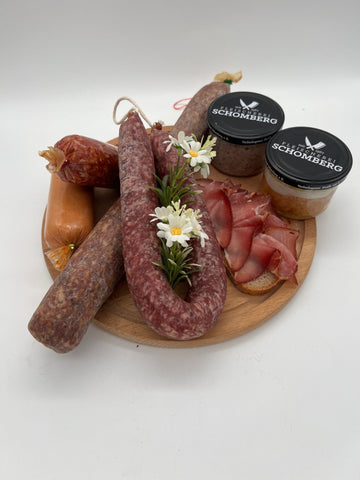 Brotzeit-Paket der Fleischerei Schomberg mit Ahler Wurscht, Schinken und Gläsern