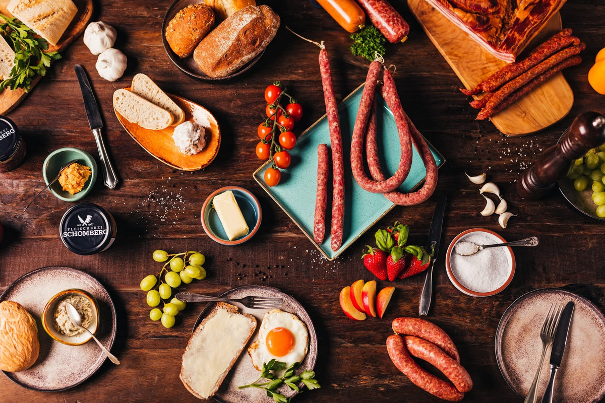 Partywurst mit Ahle Wurst Charakter aus Strohschwein, am Stück im Naturdarm