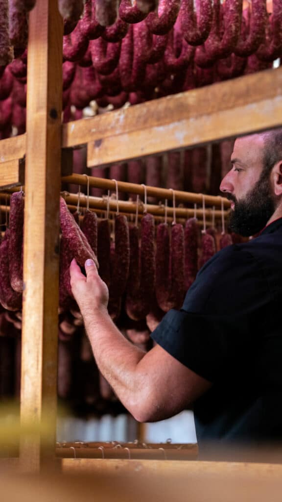 Ahle Wurscht im Reifeschrank, Fleischerei Schomberg