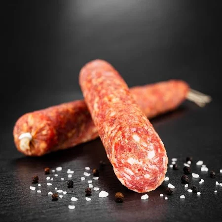 Anschnitt der dünnen Stracke: feinporiges Schnittbild, Naturdarm